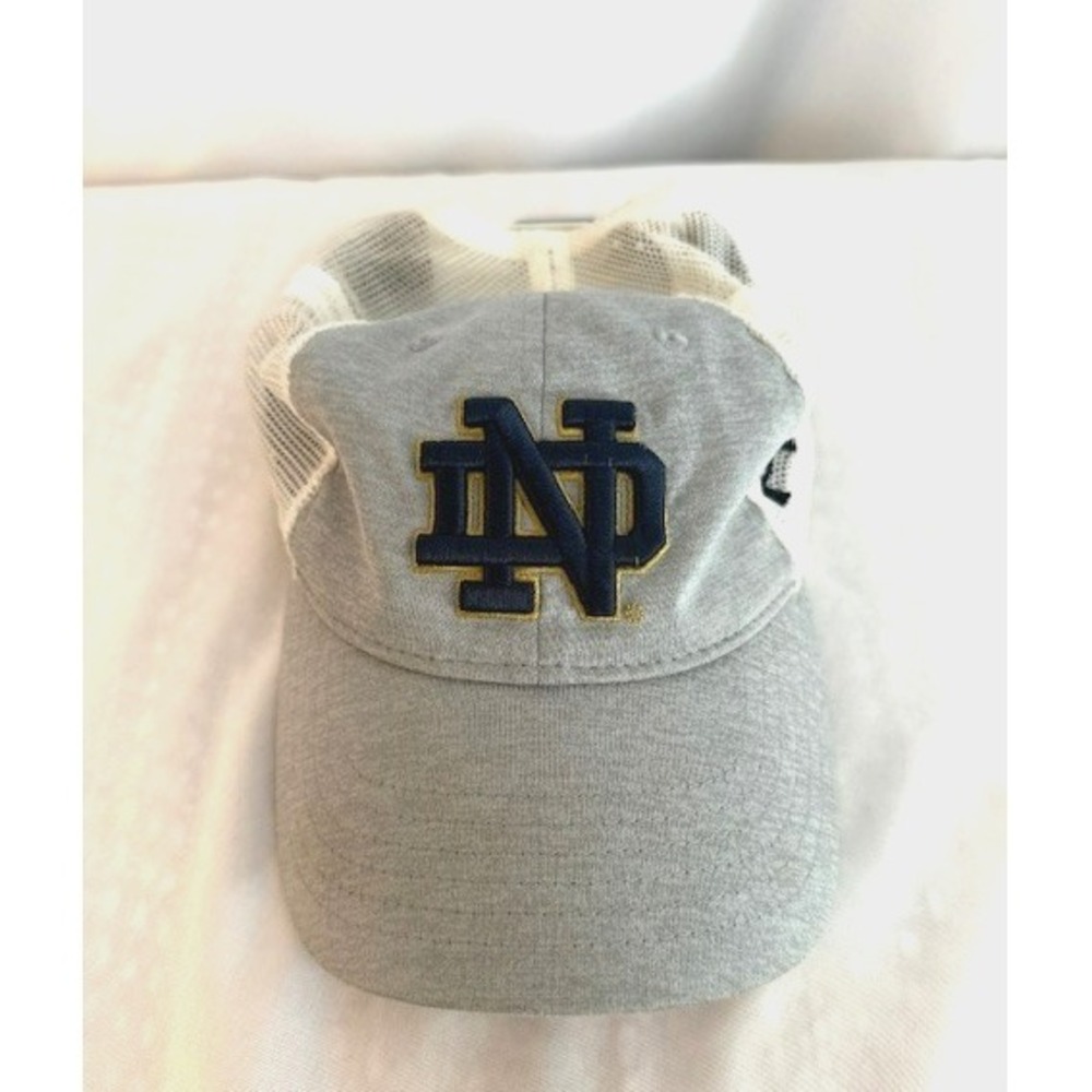 Under Armour Notre Dame Fighting Irish Baseball Cap Gray Mesh Adjustable Hat